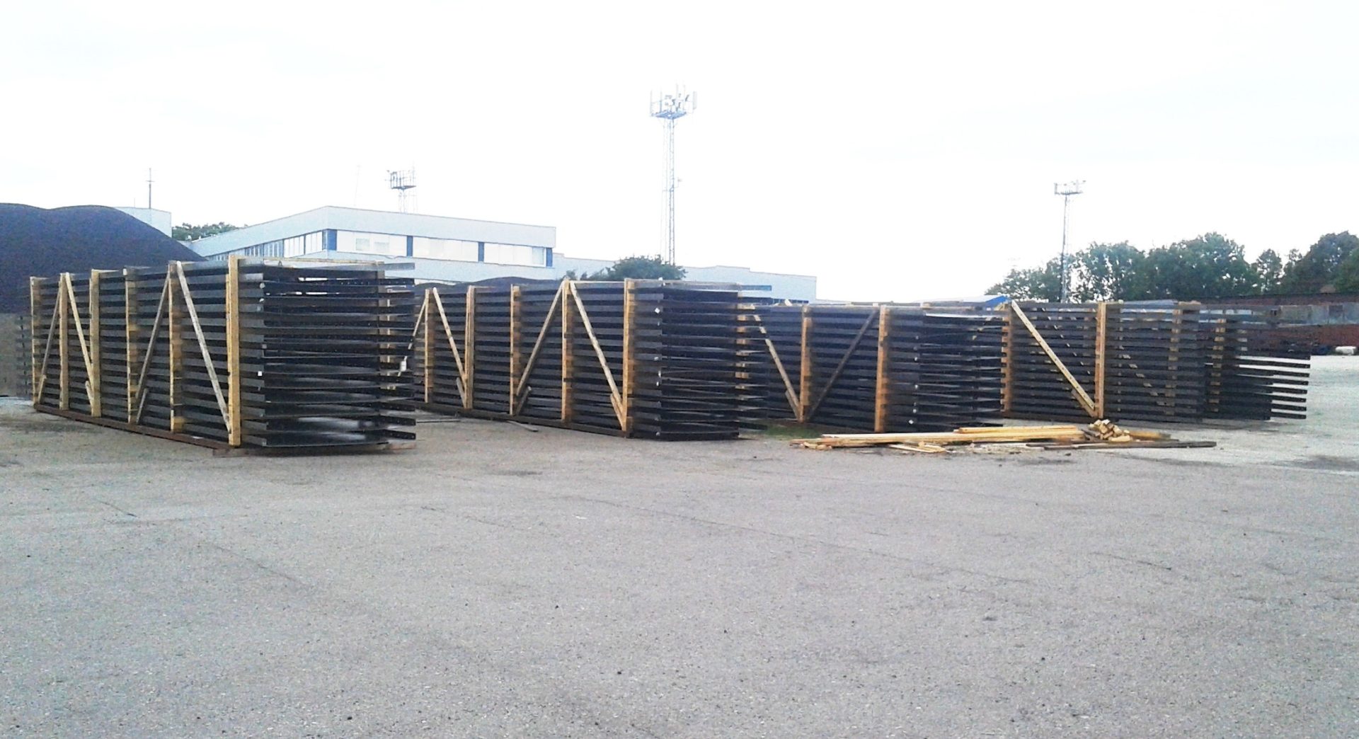 Roofs of storage bunkers